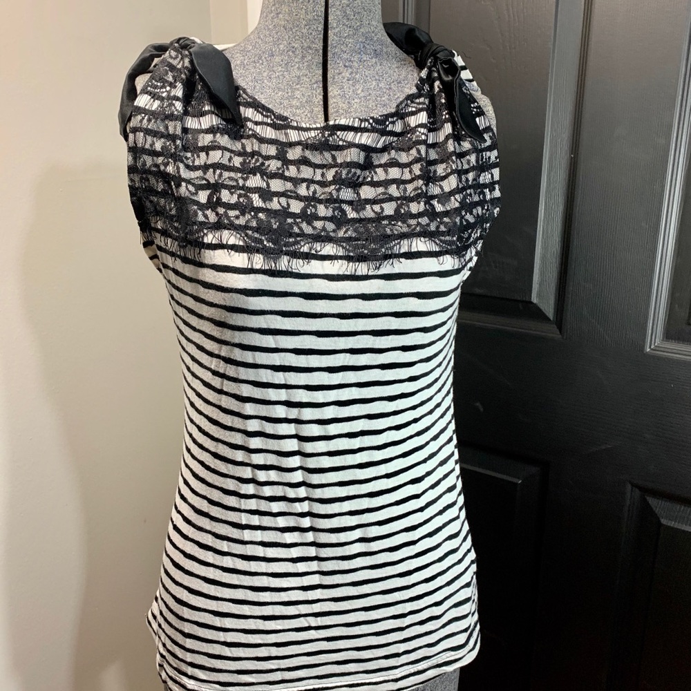 Lace and bows accent tank
